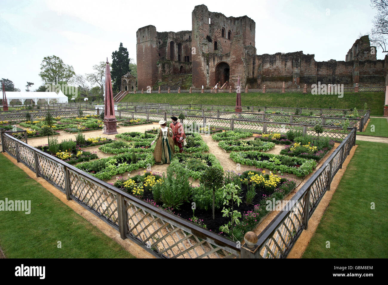 Charles Neville dressed as Robert Dudley, 1st Earl of Leicester, and