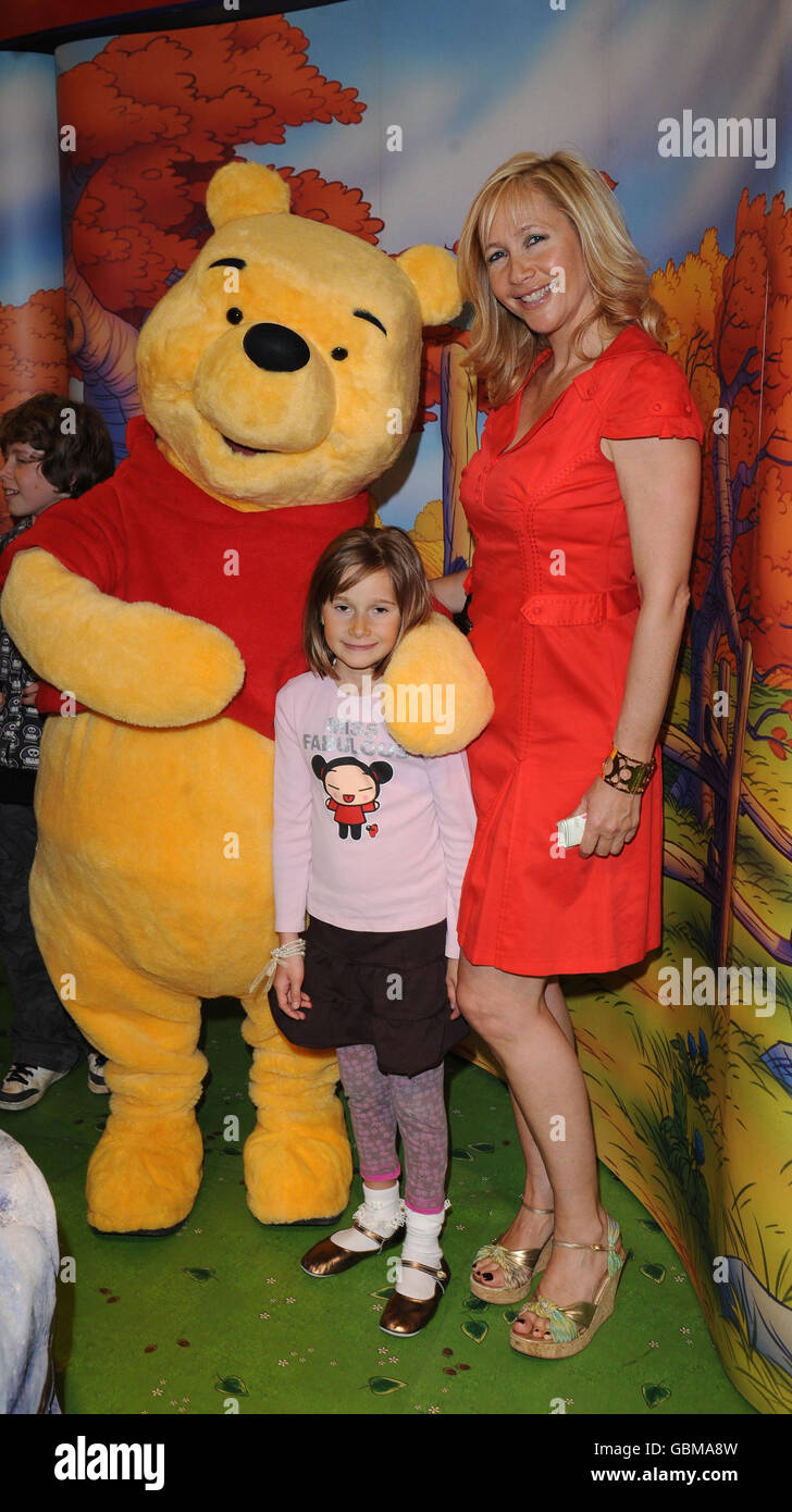 Tania Bryer and her daughter Francesca at a VIP shopping party to celebrate Disney Stores UK and the Woodland Trust raising 100,000 for the charity. 1 from every reusable bag sold in Disney Stores was donated to the Woodland Trust. Stock Photo