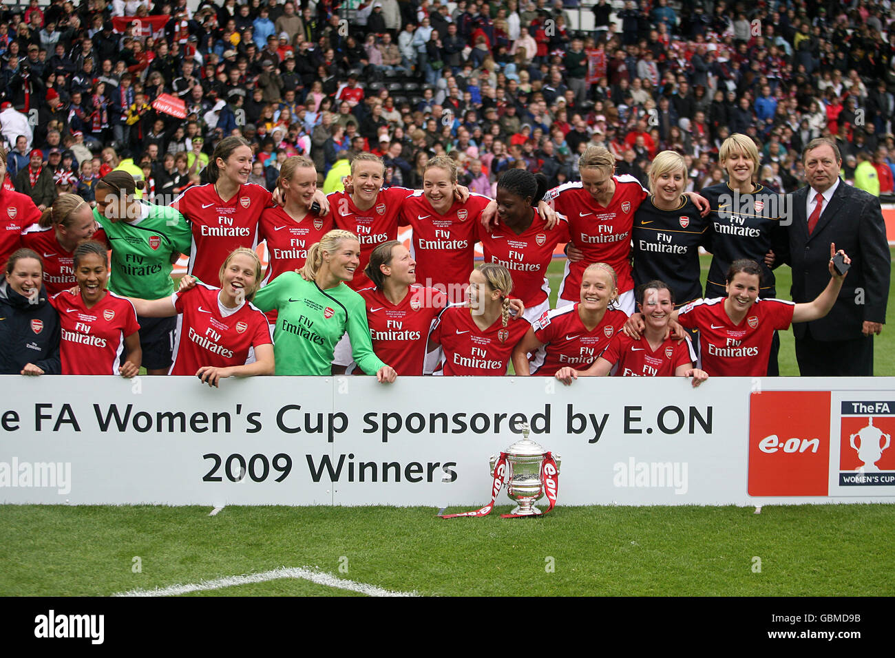 Soccer - Women's FA Cup - Final - Arsenal v Sunderland - Pride Park. Arsenal Ladies celebrate with the FC Cup trophy. Stock Photo