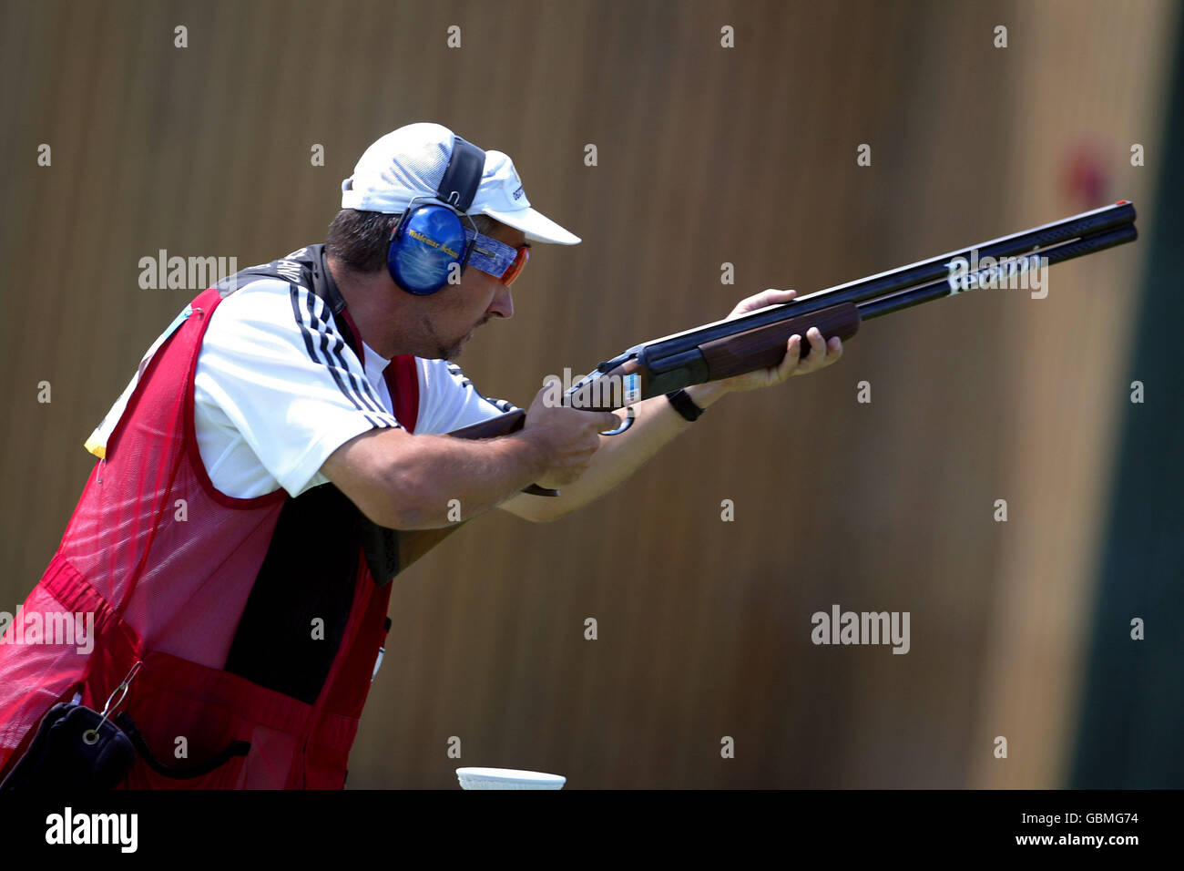 Shooting athens olympic games 2004 mens double trap final hires stock