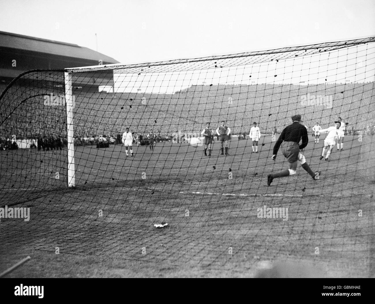 Real Madrid's Ferenc Puskas (r) sends Eintracht Frankfurt goalkeeper Egon Loy (second r) the wrong way from the penalty spot to score his team's fourth goal Stock Photo