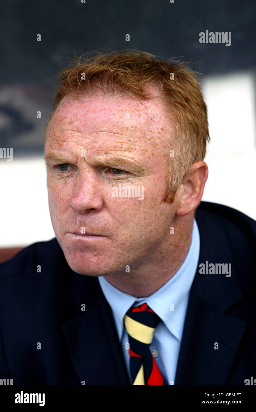 Sport football head head shot alex mcleish hi-res stock photography and ...