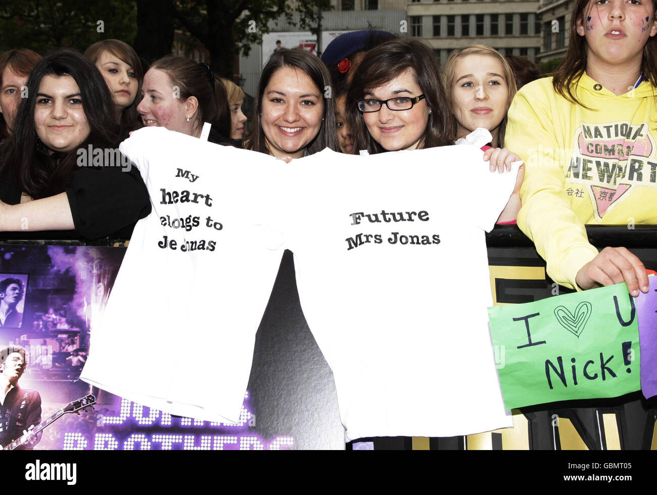 film tolv Adelaide Jonas brothers fans hi-res stock photography and images - Alamy