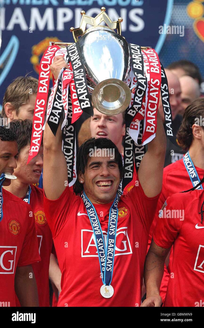 Manchester uniteds carlos tevez lifts the barclays premier league