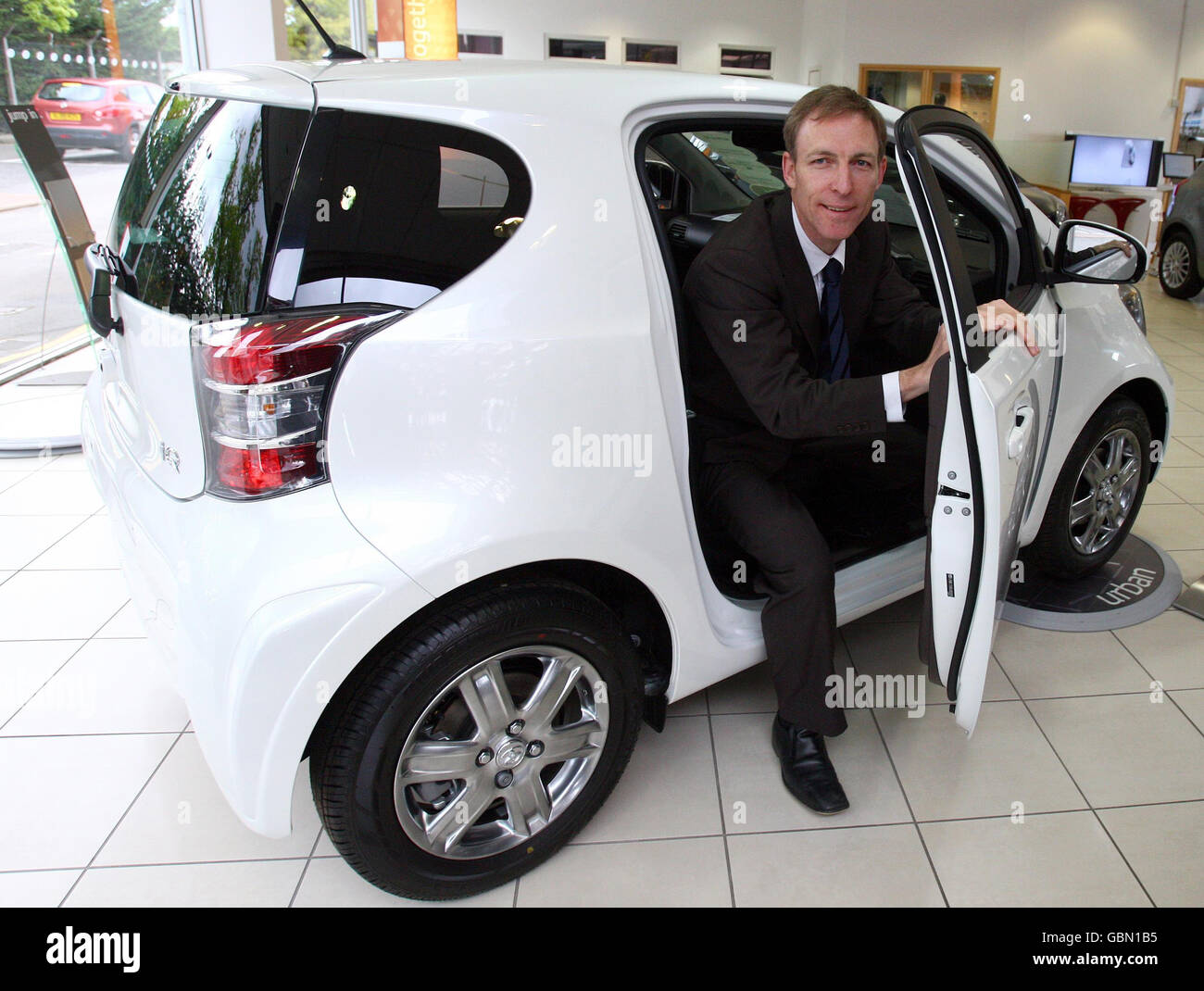 Jim Murphy visits car dealership Stock Photo