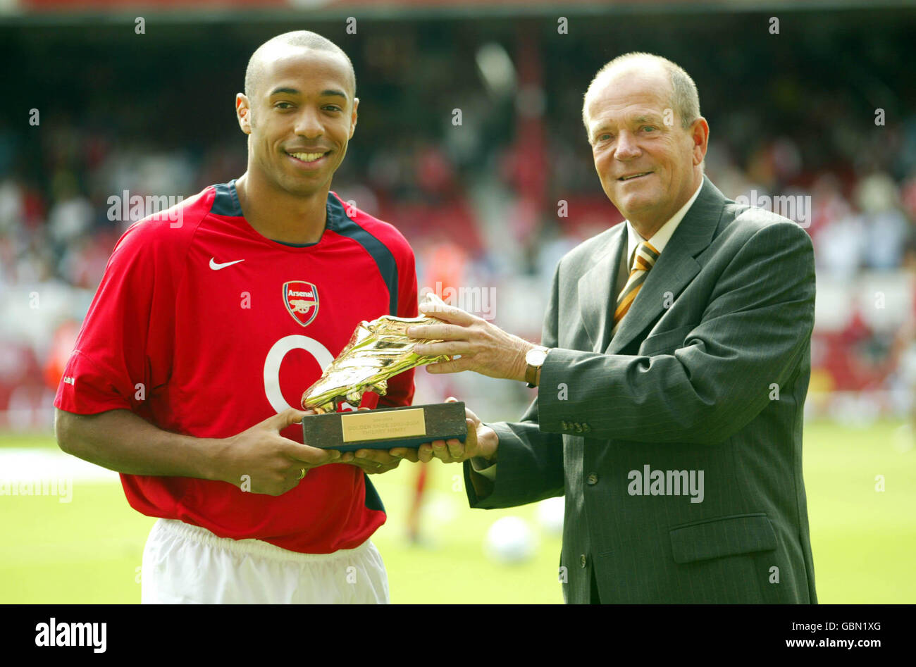 Arsenals thierry henry recieves his golden boot hi-res stock photography  and images - Alamy