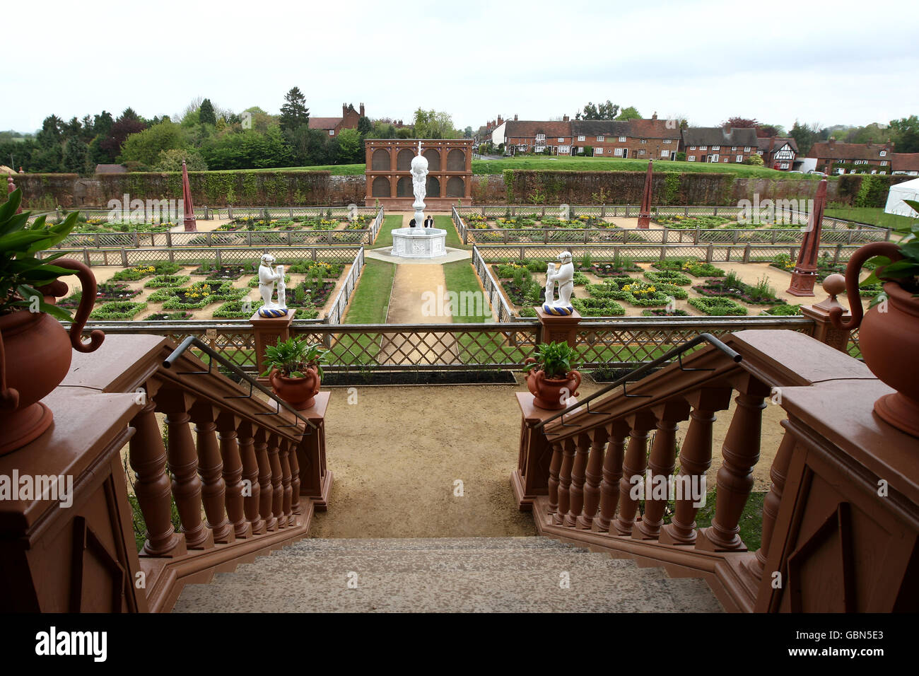 Kenilworth Castle Gardens High Resolution Stock Photography and Images