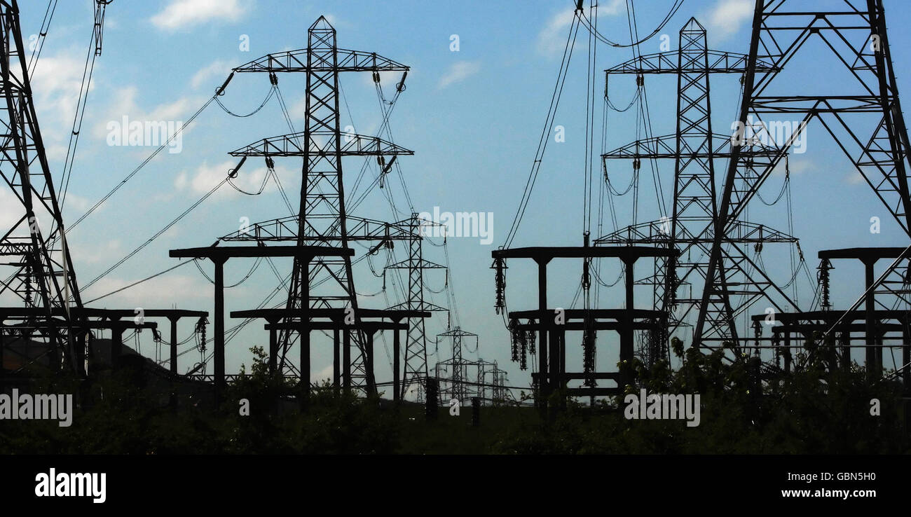 Electricity pylons near edinburgh hires stock photography and images