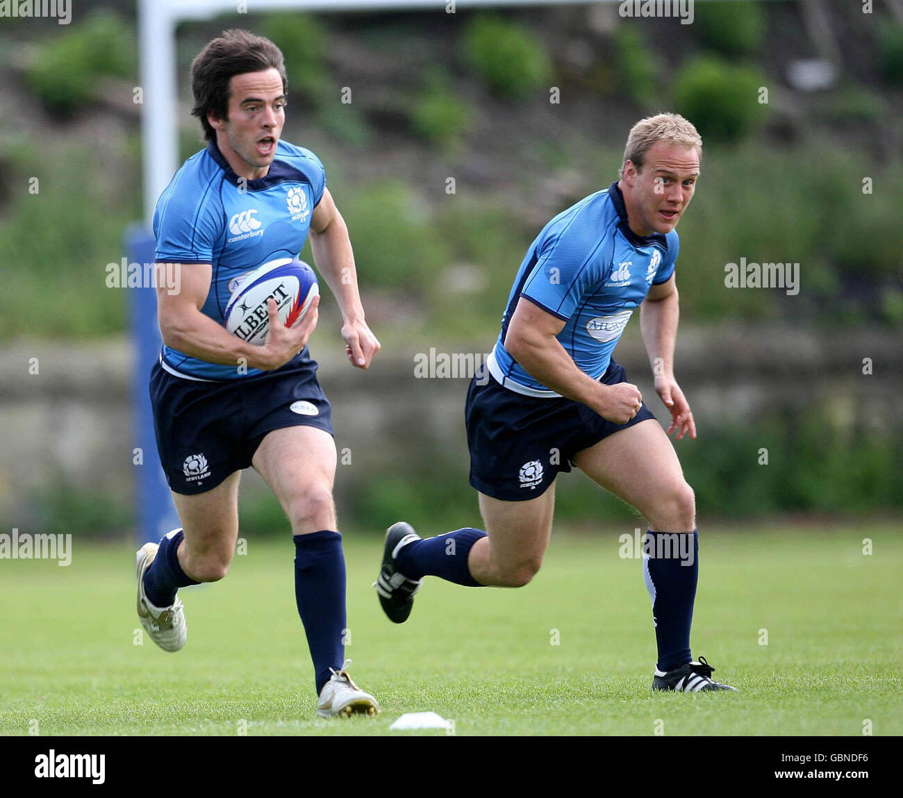 Rugbyu scotland full length mangdm hi-res stock photography and images ...