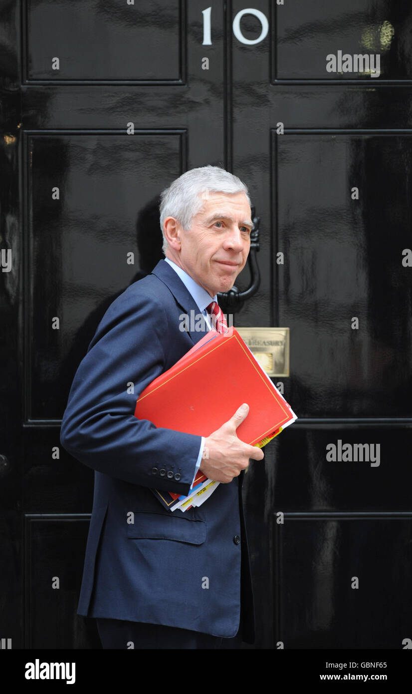 Justice Secretary Jack Straw arrives for this morning's cabinet meeting at Downing Street. Stock Photo