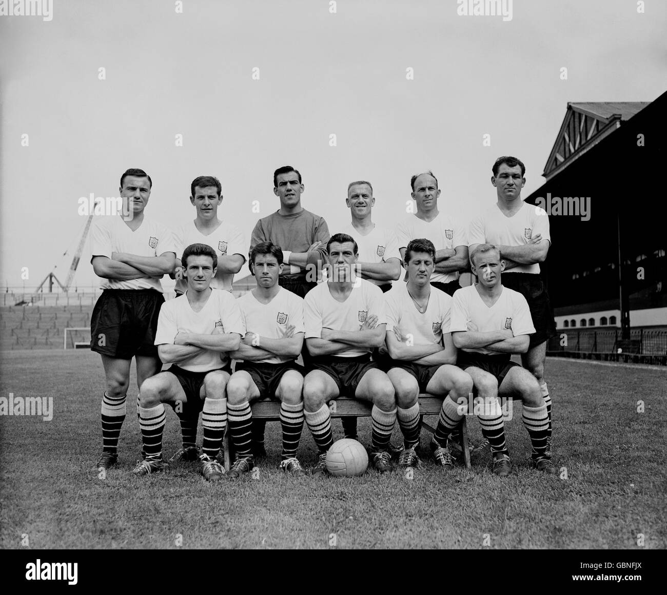 Fulham team group: (back row, l-r) George Cohen, Alan Mullery, Tony Macedo, Jim Langley, Eddie Lowe, Derek Lampe; (front row, l-r) John Key, Pat O'Connell, Johnny Haynes, John Doherty, Trevor Watson Stock Photo