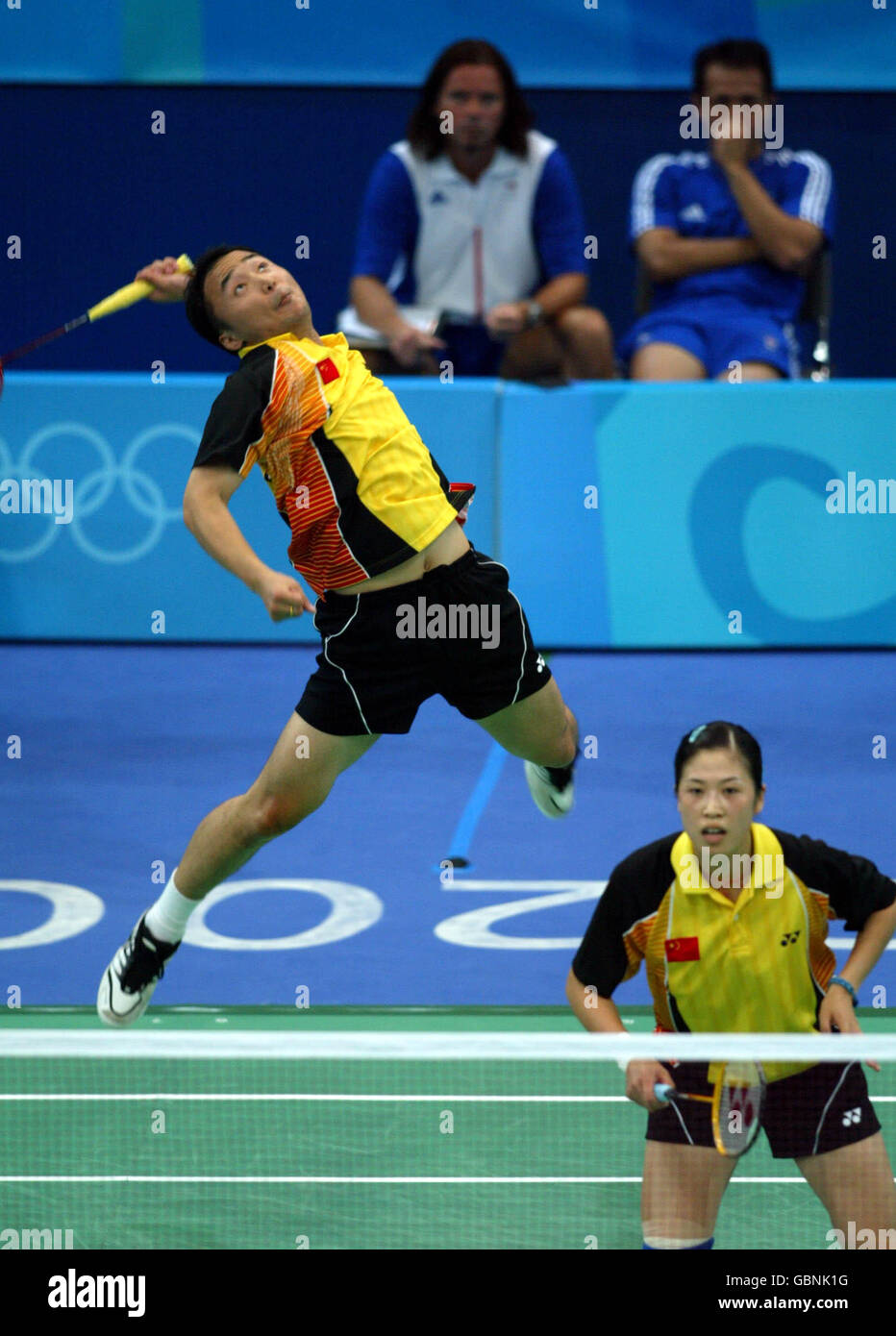 Badminton - Athens Olympic Games 2004 - Mixed Doubles - Final. China's Jun  Zhang stretches high for a smash against Great Britain's Nathan Robertson  and Gail Emms Stock Photo - Alamy
