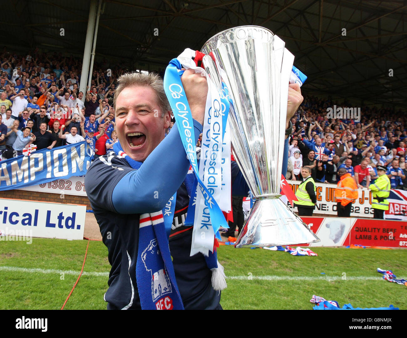 Rangers celebrate winning clydesdale bank premier league tannadice park hires stock photography