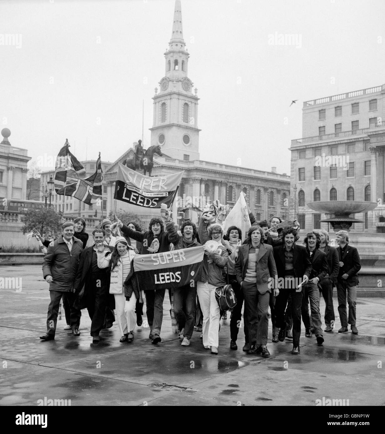 Soccer - FA Cup - Final - Leeds United v Arsenal. Leeds United fans in Trafalgar Square on the morning of the FA Cup Final Stock Photo