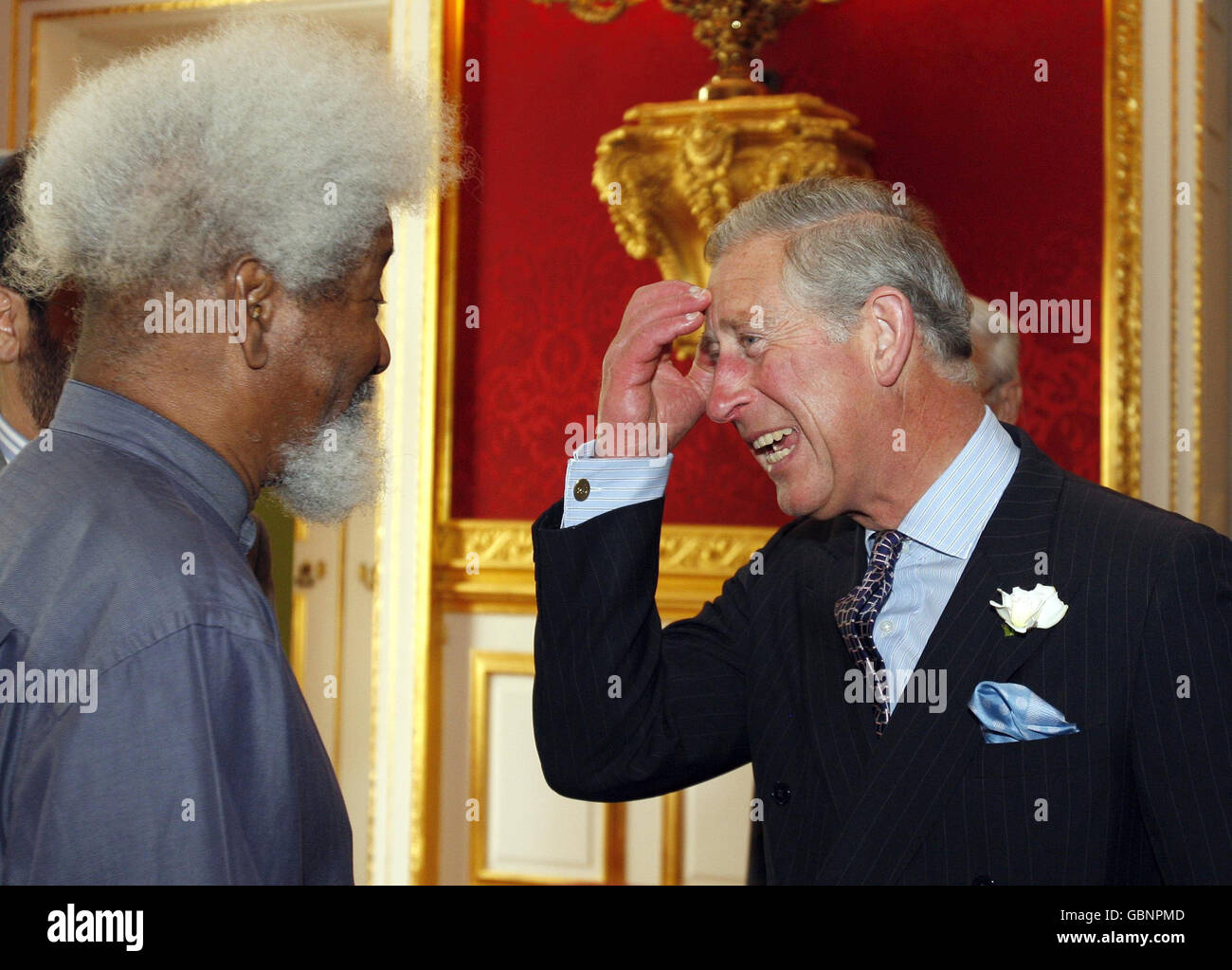 The Prince of Wales, right, Patron of the University of Cambridge Programme for Sustainability Leadership, talks to Professor Wole Soyinka, the 1986 winner of the Nobel Prize in Literature, during a reception for Nobel Laureates and climate change experts at St James's Palace in London. Stock Photo