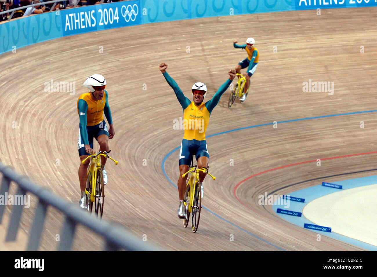 Australias pursuit team celebrate winning gold hires stock photography