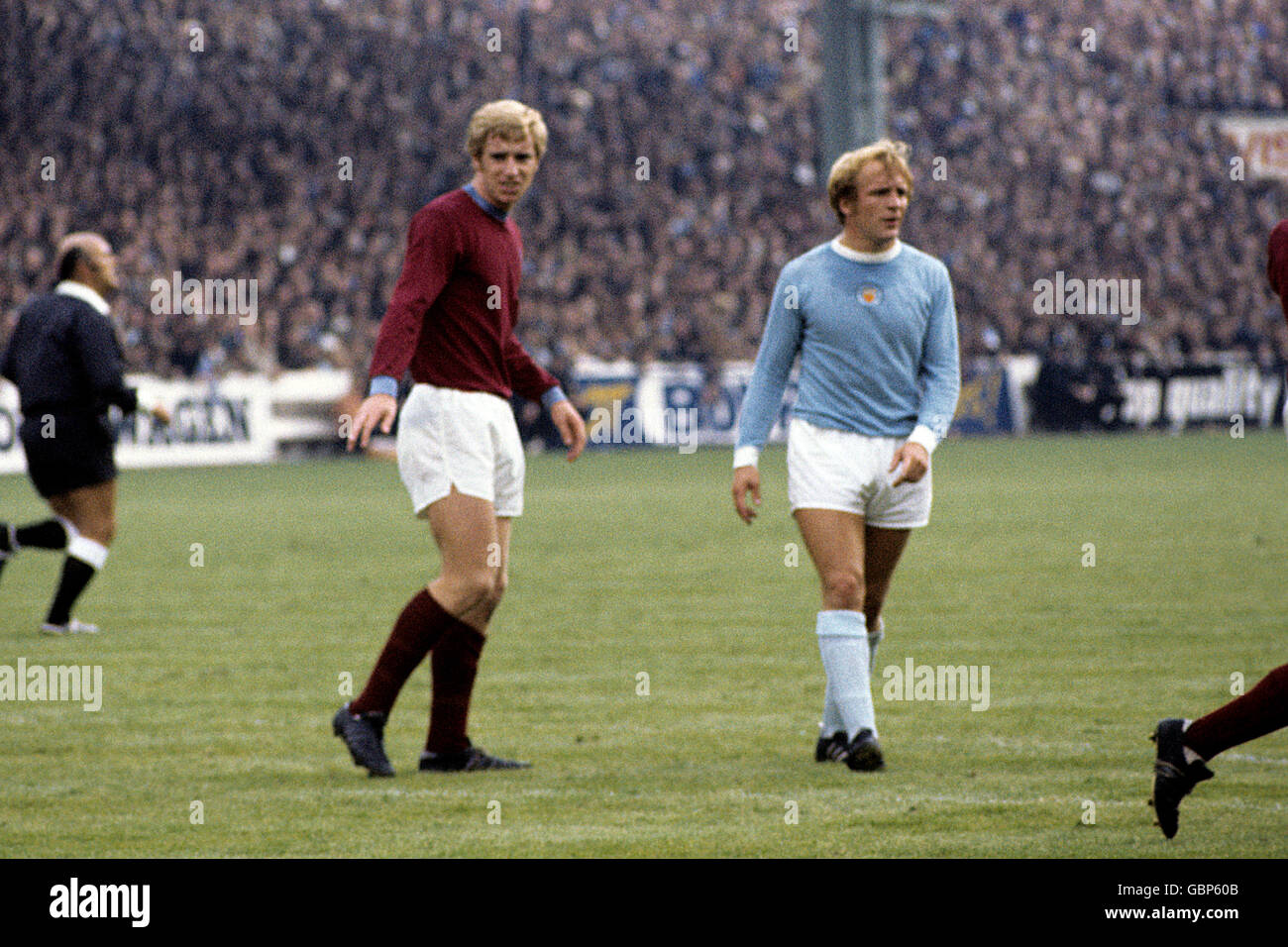 (l-r) Burnley's Colin Waldron and Manchester City's Francis Lee Stock Photo