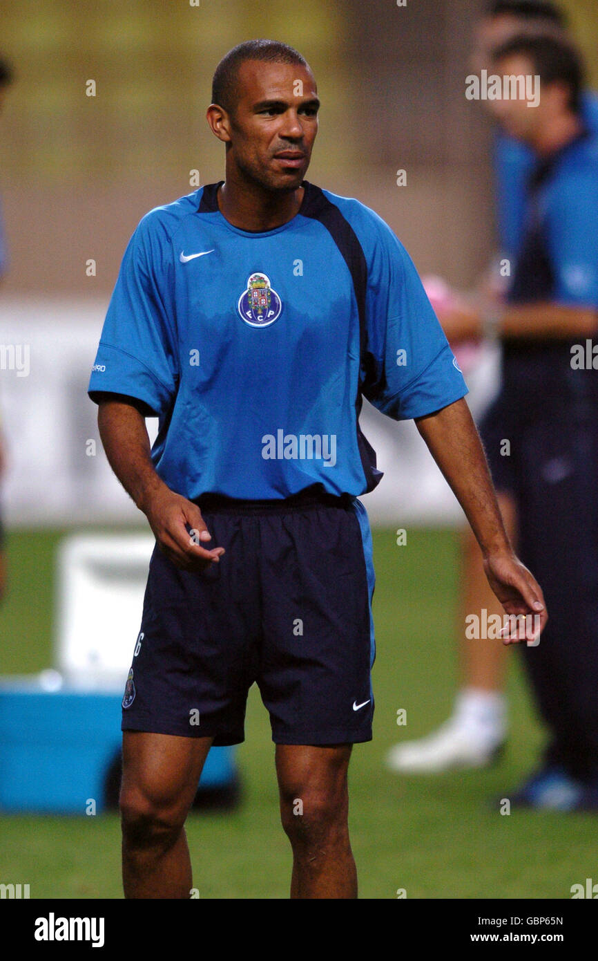 Soccer uefa super cup fc porto v valencia training hires stock