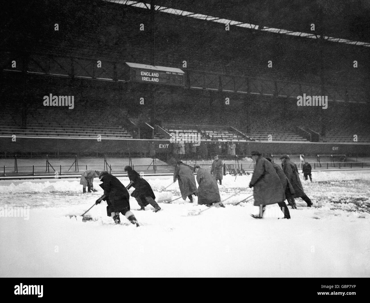 Rugby Union - Five Nations Championship - England v Ireland - Twickenham Stock Photo