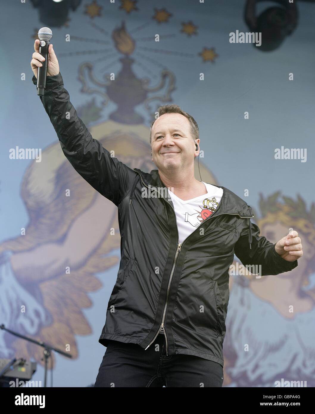 Jim Kerr of Simple Minds performing during the Isle of Wight festival