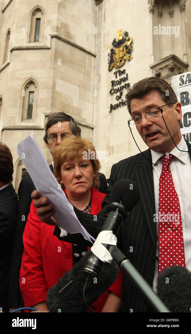 Former chief executive of Cheltenham local authority, Christine Laird and her husband Hugh Laird, outside the Royal Courts of Justice in central London where she succeeded in fighting a 1 million lawsuit brought against her by Cheltenham Borough Council for fraudulently or negligently withholding details of her history of depressive illness when she applied to become its managing director. Stock Photo