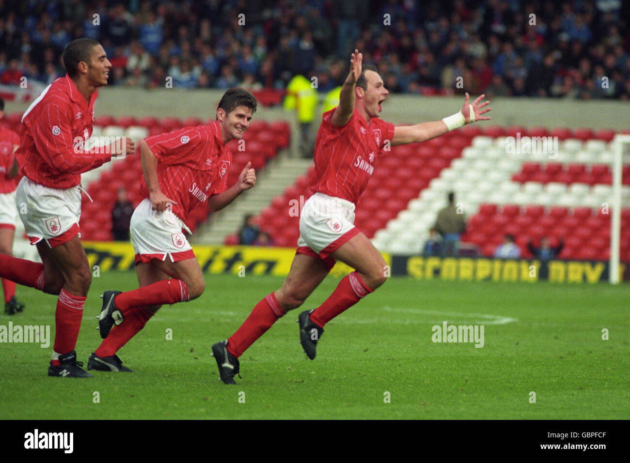 Soccer - Endsleigh League Division One - Nottingham Forest v Portsmouth - City Ground. NOTTINGHAM FOREST'S STEVE STONE CELEBRATES AFTER HIS LAST MINUTE EQUILIZER. Stock Photo