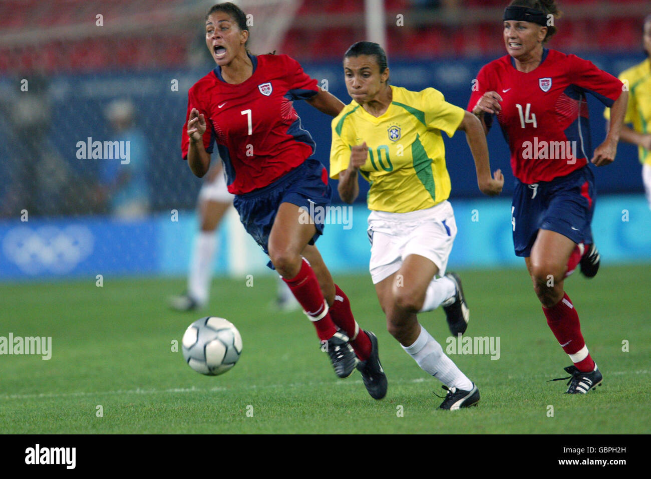 Soccer - Athens Olympic Games 2004 - Women's Final - USA v Brazil. Brazil's Marta is put under pressure by USA's Shannon Boxx (l) and Joy Fawcett (r) Stock Photo