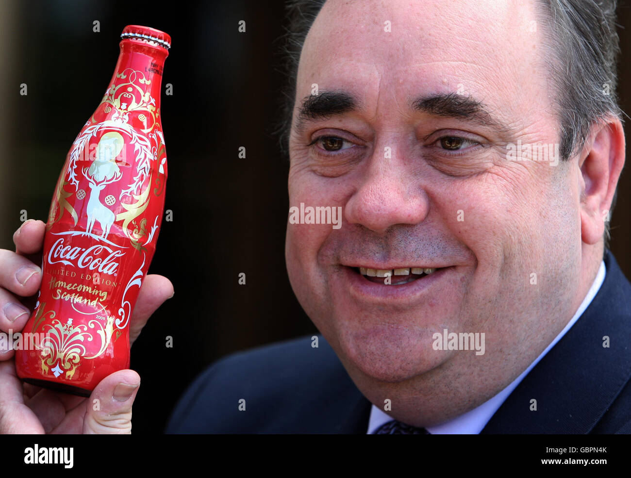 Scotland First Minister Alex Salmond holds a commemorative bottle of Coca Cola featuring an iconic image of Robert Burns, in Gleneagles. Stock Photo