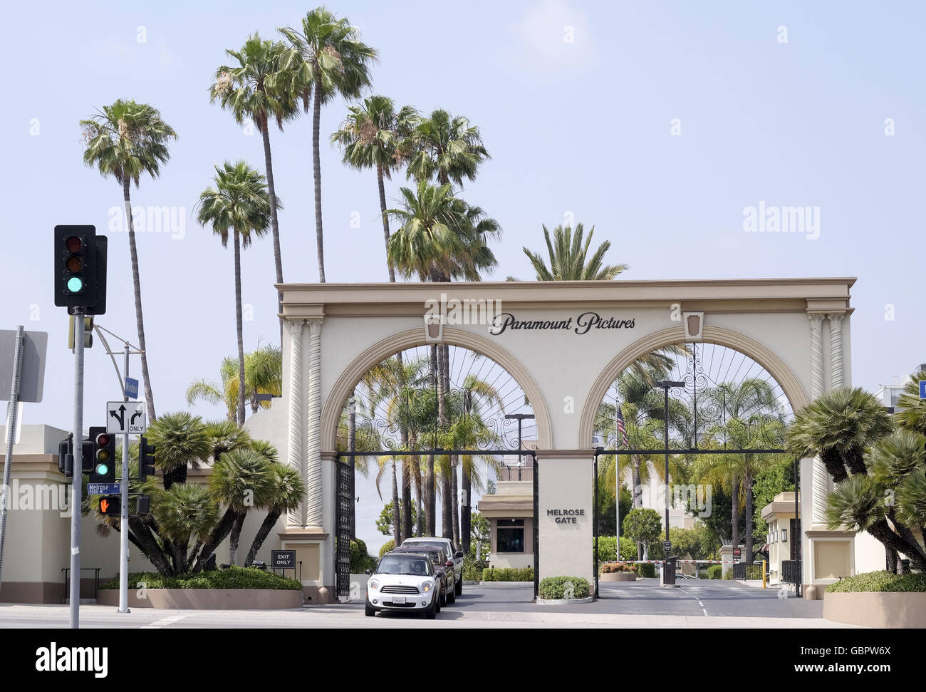 Los Angeles, California, USA. 14th June, 2016. Paramount Pictures front gates entrance at Los Angeles, California, USA. 14th June, 2016. Paramount Pictures front gates entrance at