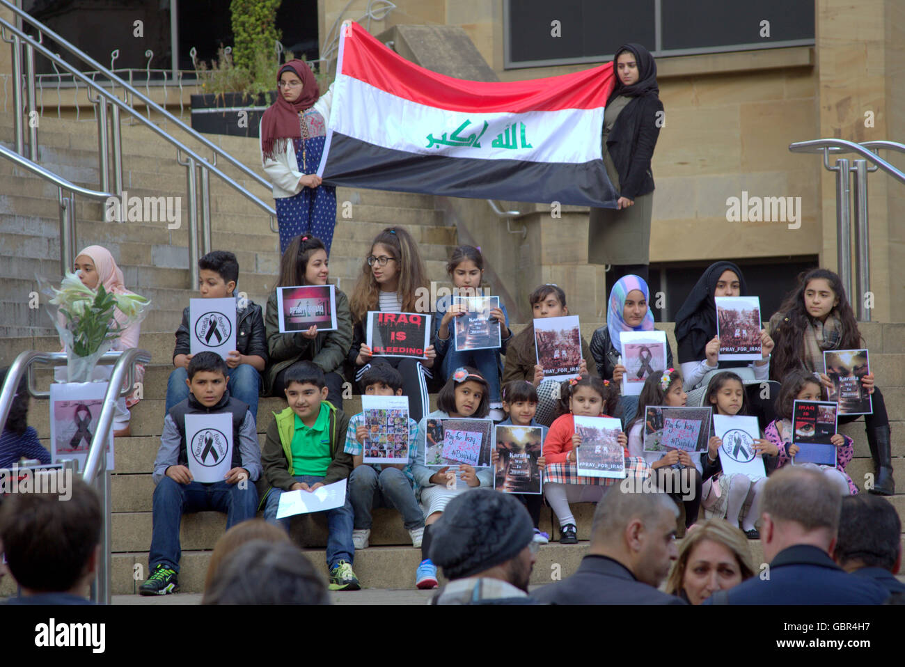 Glasgow, Scotland, UK 7th July 2016. Scottish Iraqi Association hold a candlelit vigil to commemorate the hundreds of innocent Iraqi civilians who lost their lives in the recent atrocious bombings in Karrada, Baghdad during the month of Ramadan and all victims of terrorist attacks and bombings around the world. Attended by local Iraqi dignitaries, as well as  Frank McAveety the leader of Glasgow district council and Humza Yousaf The Minister for Transport and the Islands in the Scottish parliament for the S.N.P. Credit:  Gerard Ferry/Alamy Live News Stock Photo