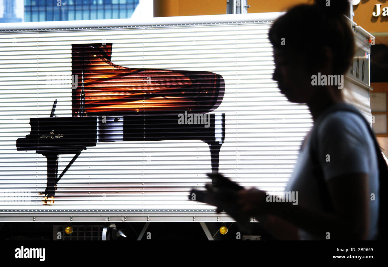 July 8, 2016 - Tokyo, Japan - A piano delivery truck can be seen near JR Ueno Station in Tokyo Japan.  July 7, 2016. Photo by: Ramiro Agustin Vargas Tabares (Credit Image: © Ramiro Agustin Vargas Tabares via ZUMA Wire) Stock Photo