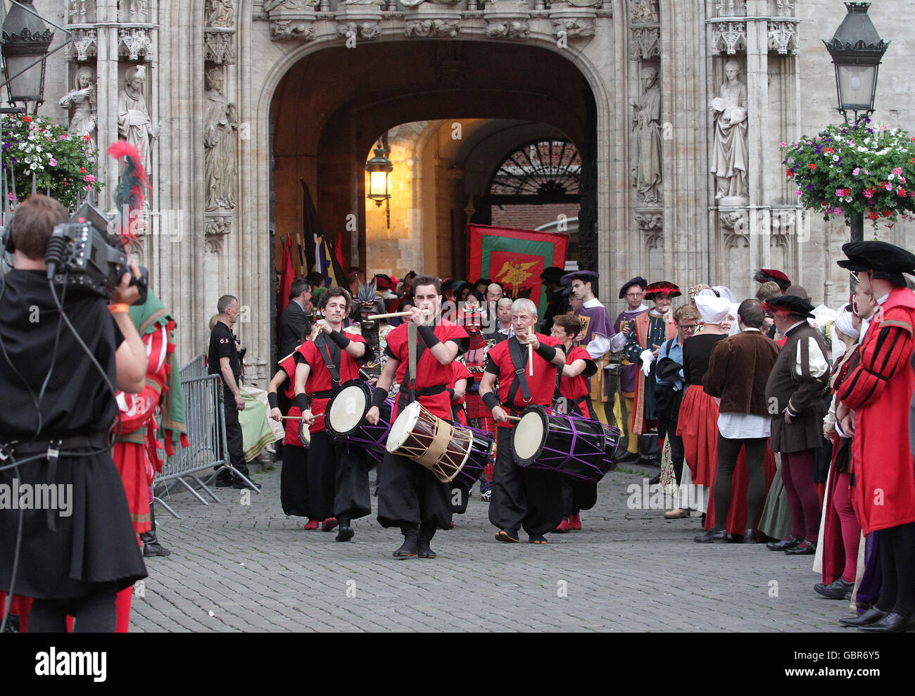 Brussels Belgium 7th July 16 Ommegang Religious Procession In Stock Photo Alamy Brussels Belgium 7th July 16 Ommegang Religious Procession In Stock Photo Alamy