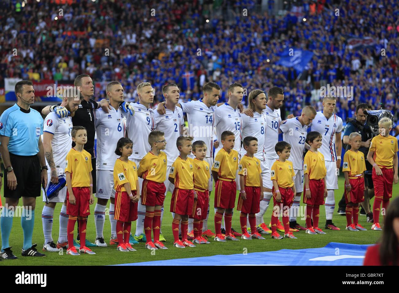 Euro 2016: Iceland book finals spot as Dutch struggles | CNN