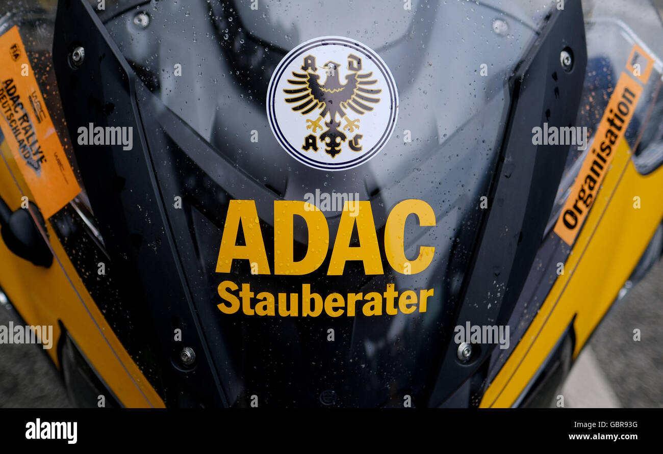 Brokenlage, Germany. 8th July, 2016. The ADAC logo can be seen on the bike traffic jam adviser Bernd Bossen in Brokenlage, Germany, 8 July 2016. Traffic jam advisers of the German automotive club ADAC try to help out people stuck in traffic jams with information and beverages. PHOTO: AXEL HEIMKEN/dpa/Alamy Live News Stock Photo
