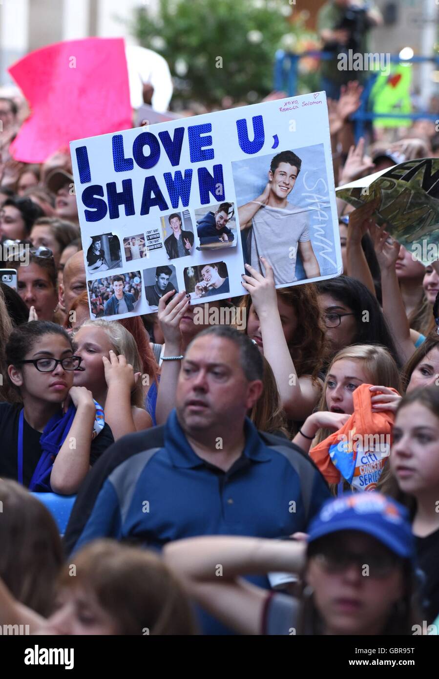 New York, NY, USA. 8th July, 2016. Shawn Mendes fan signs on stage for