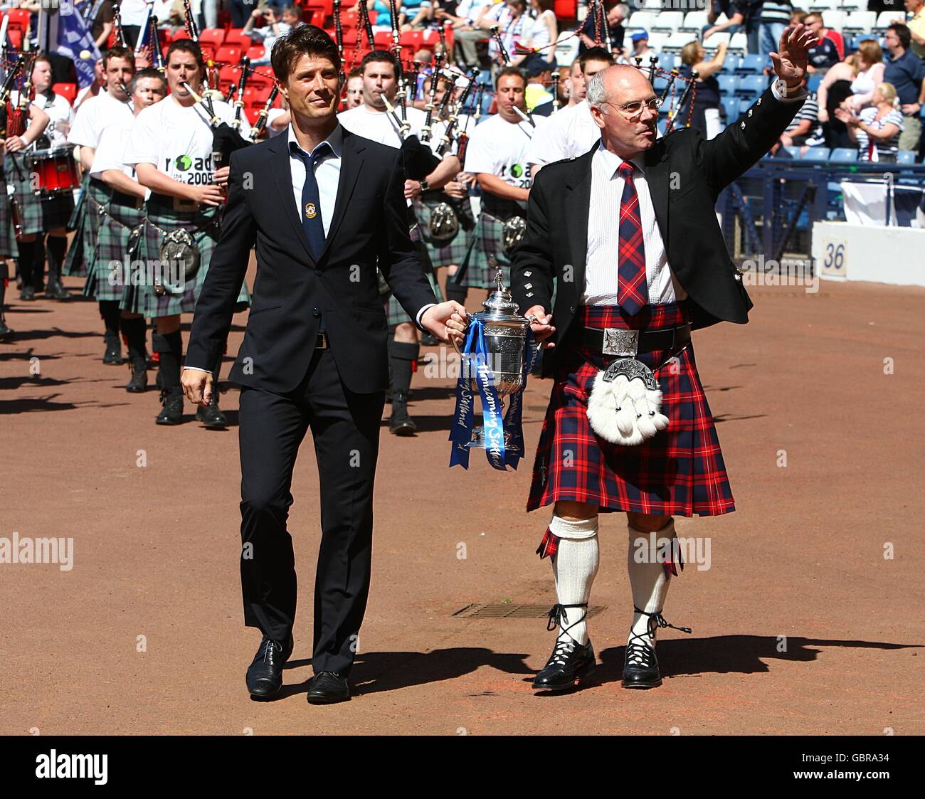 Former Rangers player Brian Laudrup (left) and former Falkirk player ...