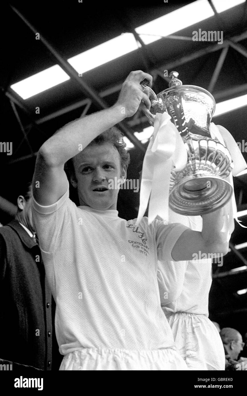 Soccer - FA Cup - Final - Leeds United v Arsenal. Leeds United captain Billy Bremner holds the FA Cup aloft after his team's 1-0 win Stock Photo