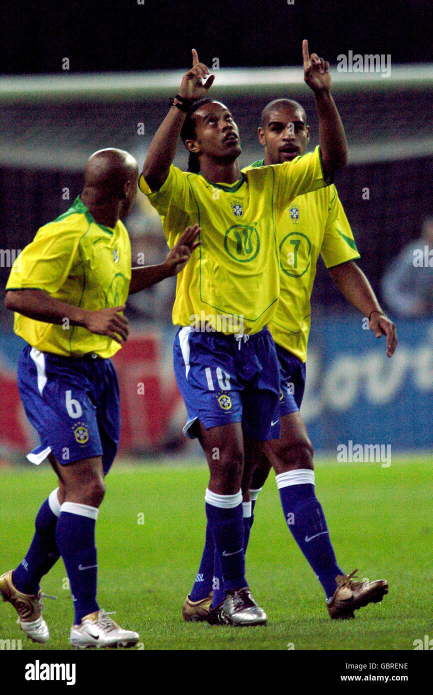 Brazil's Ronaldinho celebrates scoring the opening goal (Roberto Carlos (l) and Ronaldinho (r)) Stock Photo