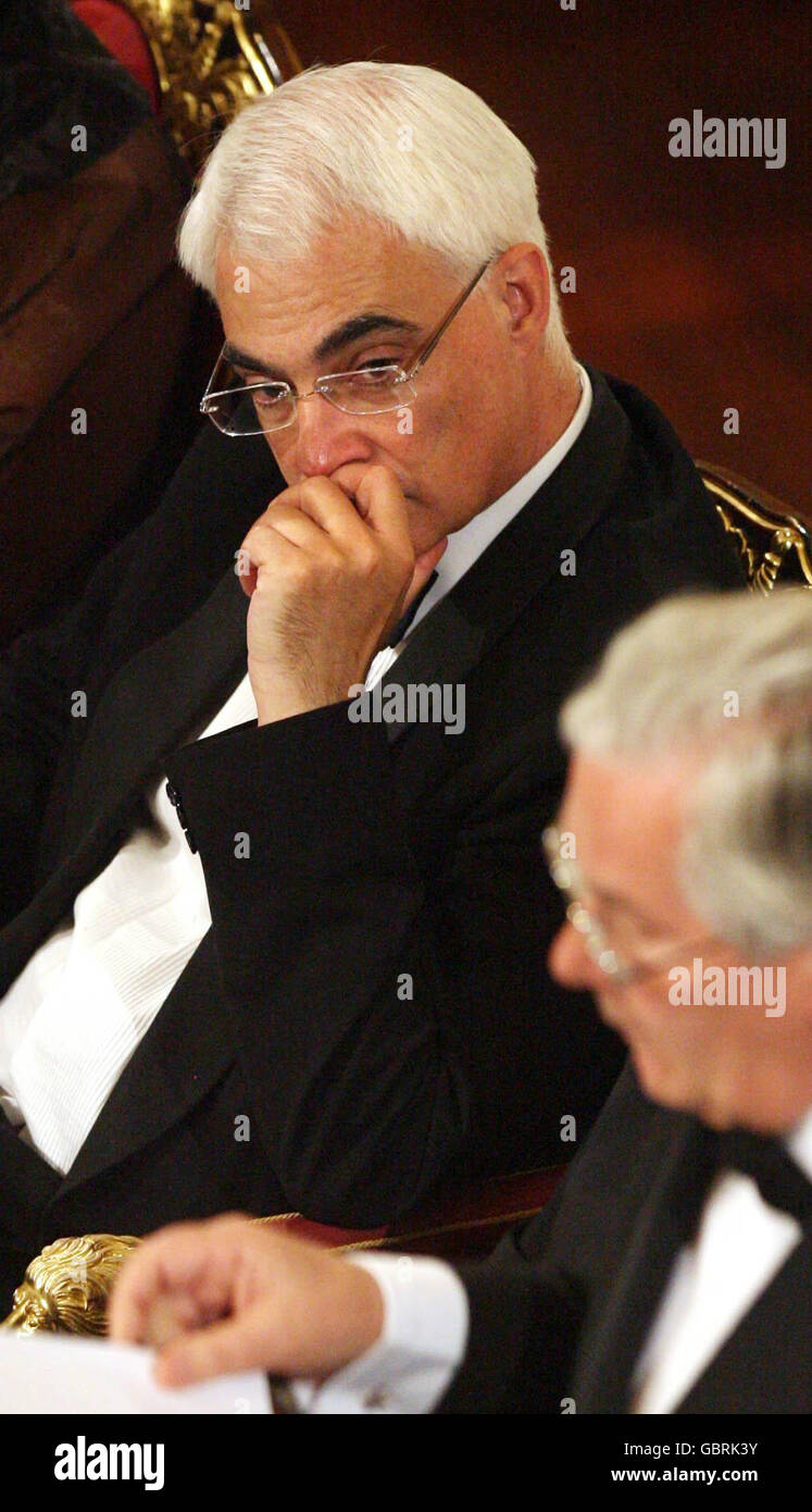 Chancellor Alistair Darling (top) and Governor of the Bank of England Mervyn King during the annual dinner to the Bankers and Merchants hosted by the Lord Mayor of the City London, Ian Luder, in Mansion House, London. Stock Photo