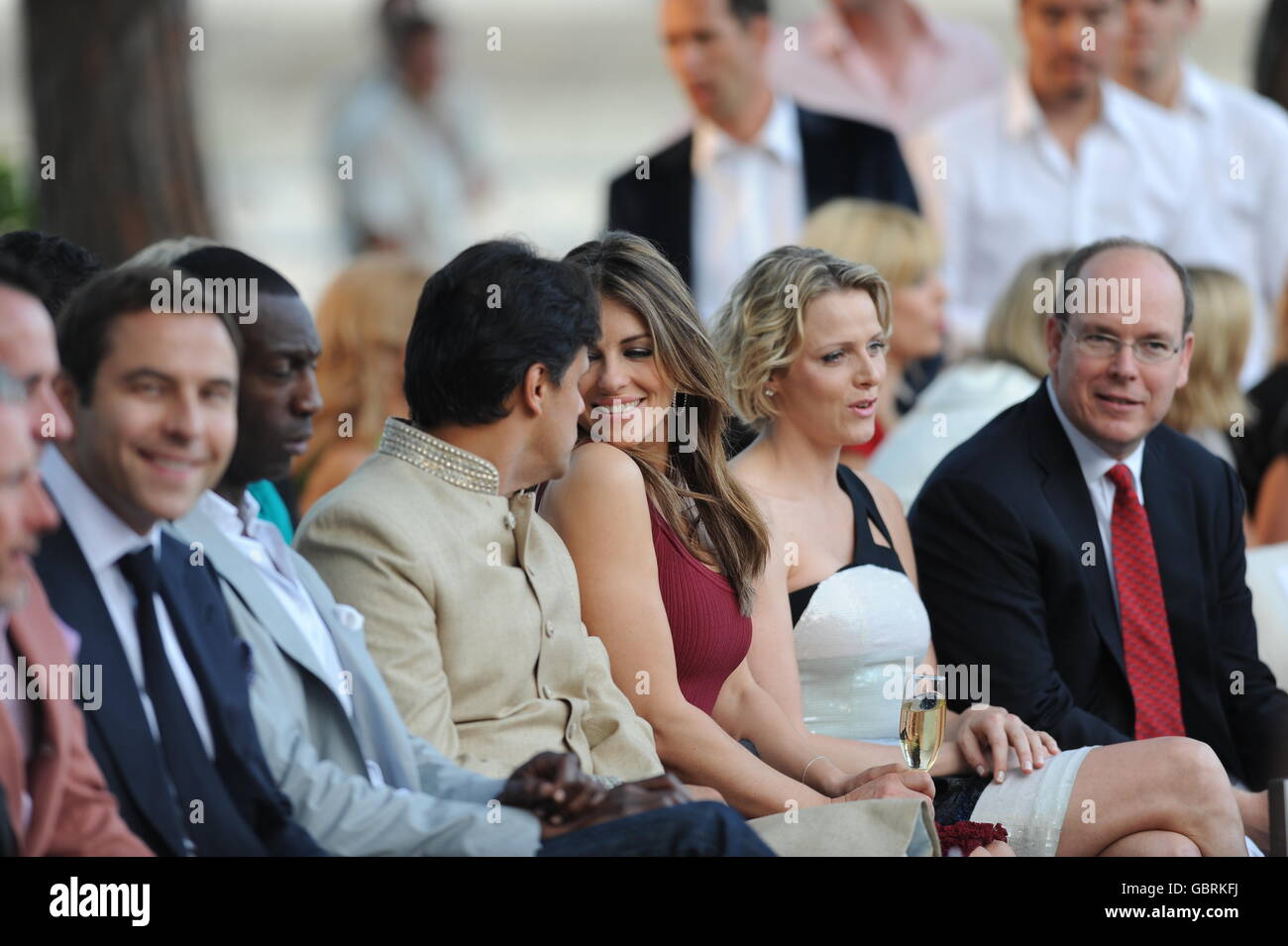 Elizabeth Hurley (centre) and her husband Arun Nayar during the Fashion Show at The Amber Lounge, Le Meridien Beach Plaza Hotel, Monaco. Stock Photo