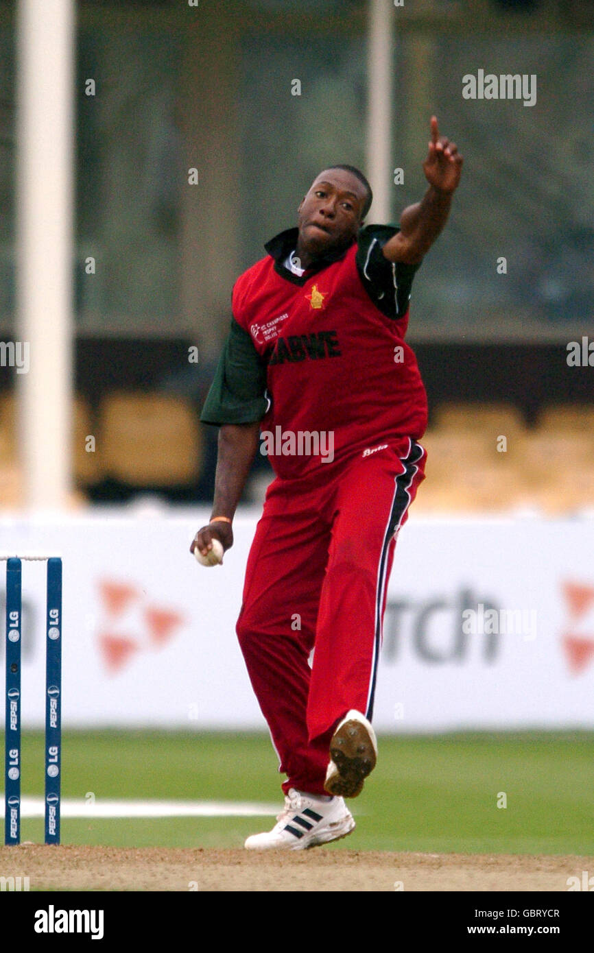 Cricket - ICC Champions Trophy 2004 - England v Zimbabwe. Vusimuzi Sibanda, Zimbabwe Stock Photo