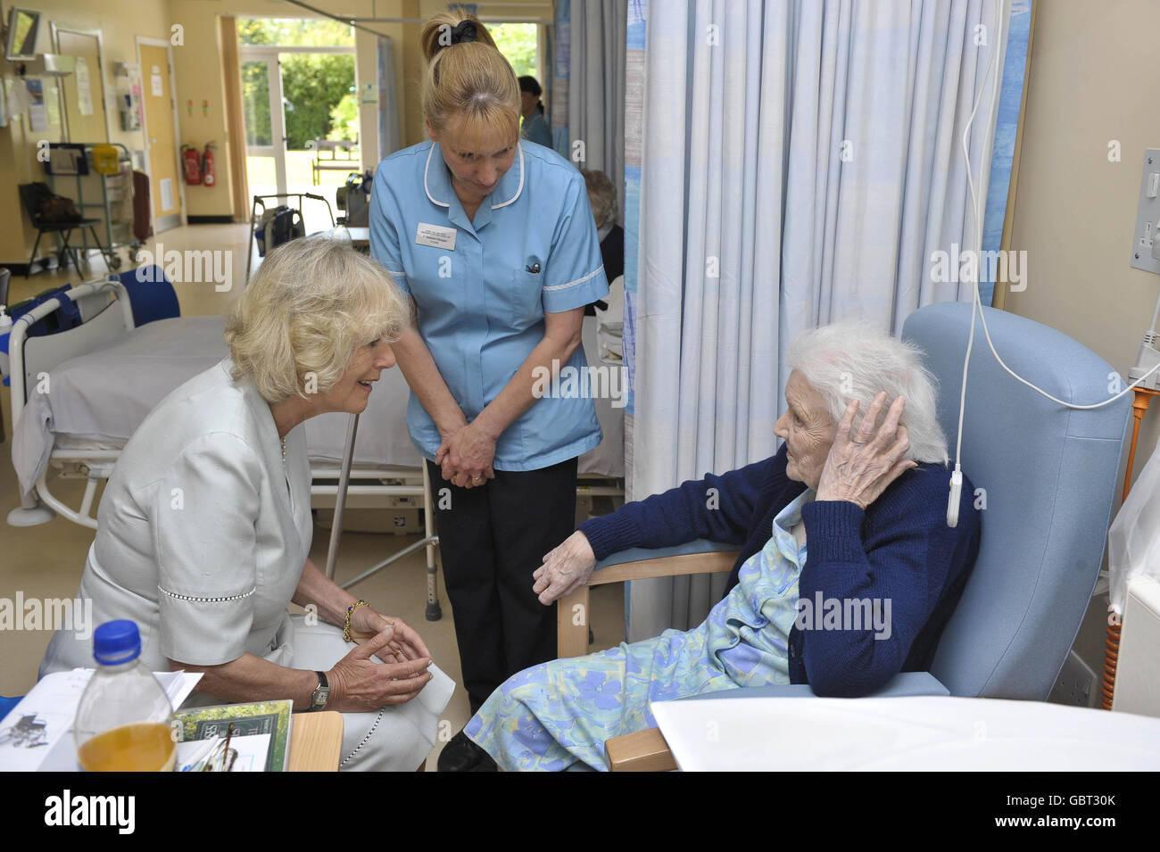The Duchess of Cornwall and Staff nurse Gaynor Roberts-Morgan (centre) chats with Elizabeth Hughes (right), 89, originally from Stafford now living in Llandysul during her visit to Llandovery Hospital, Dyfed, Wales. Stock Photo