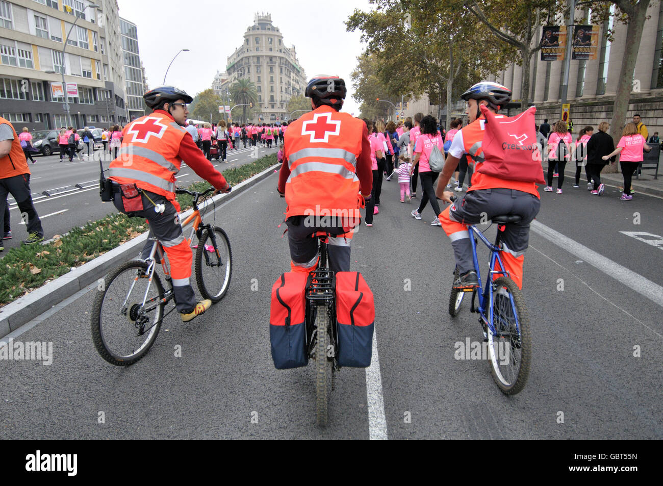 Red cross assitance, Urban Race. Barcelona. Catalonia. Spain Stock Photo -  Alamy