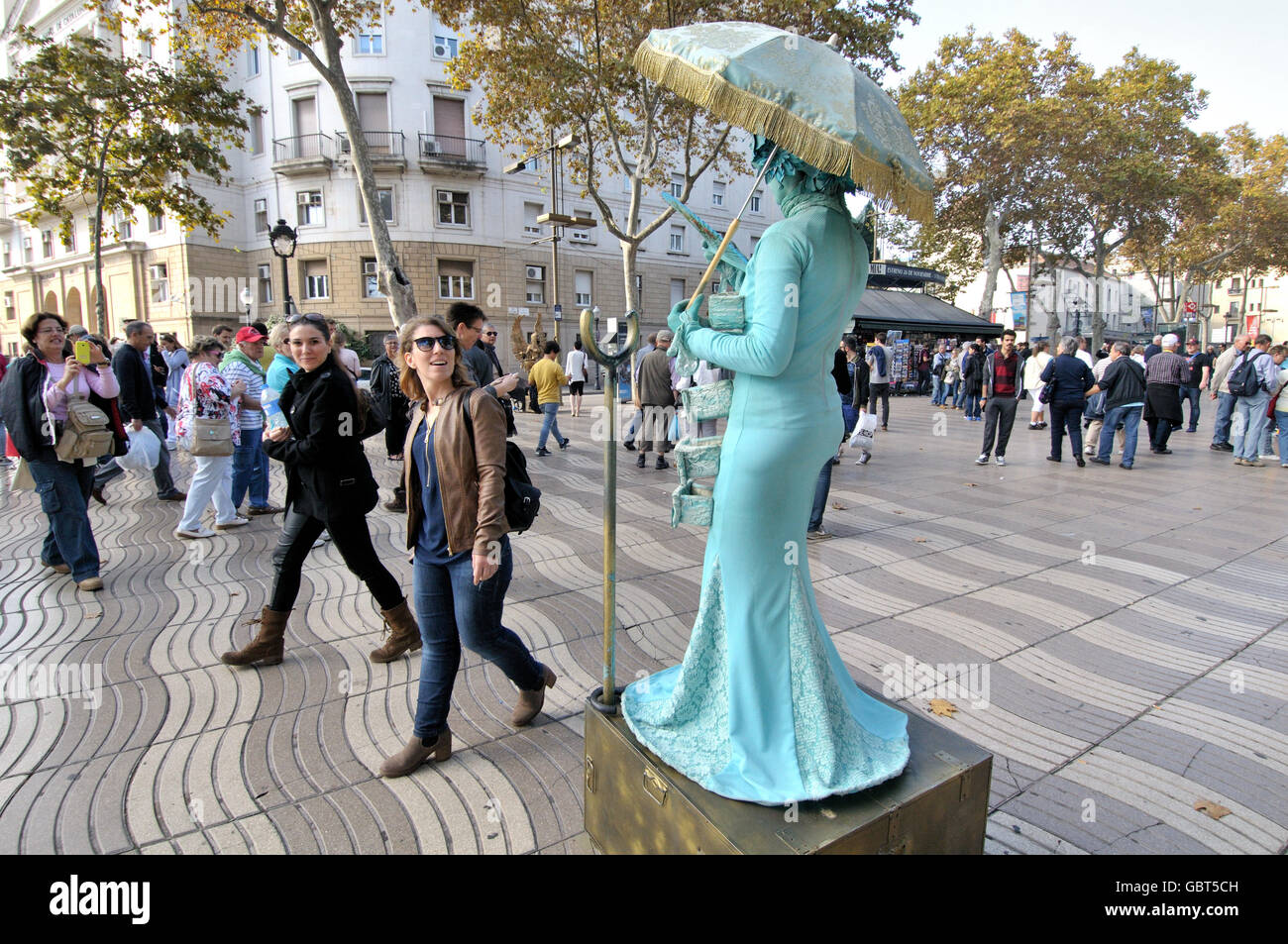 Human statues. La Rambla, Barcelona, Catalonia, Spain Stock Photo Alamy