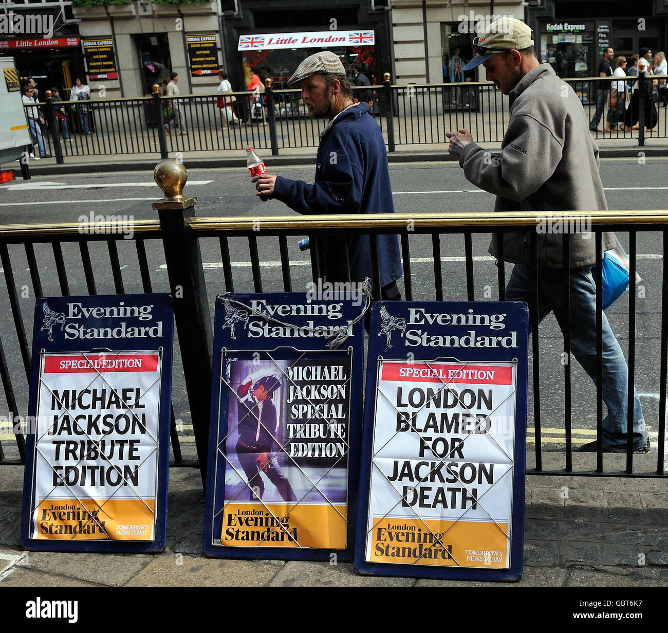 Michael Jackson dies aged 50. Evening Standard headlines in London following the death of the King of Pop Michael Jackson. Stock Photo