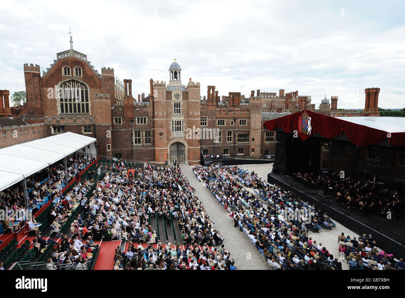 Hampton Court Palace Festival Stock Photo 110556869 Alamy
