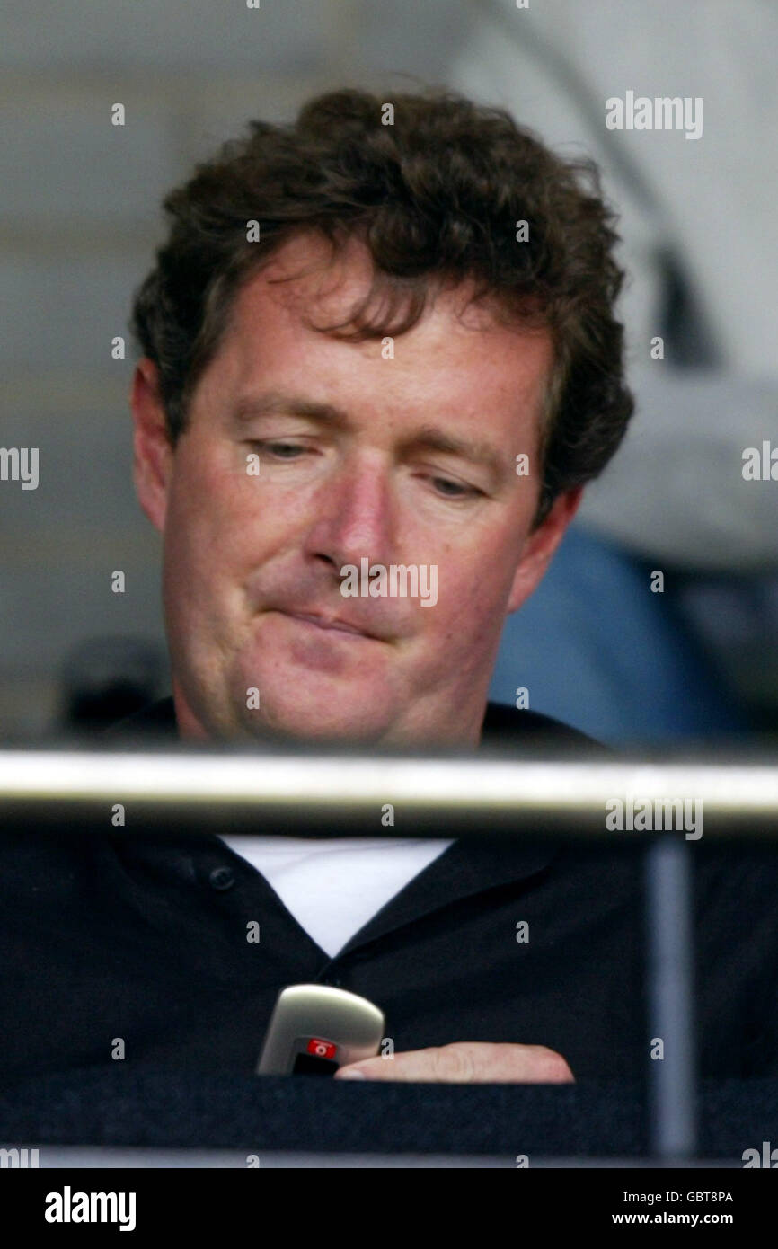 Piers former Daily Mirror Editor and Arsenal fan checks his