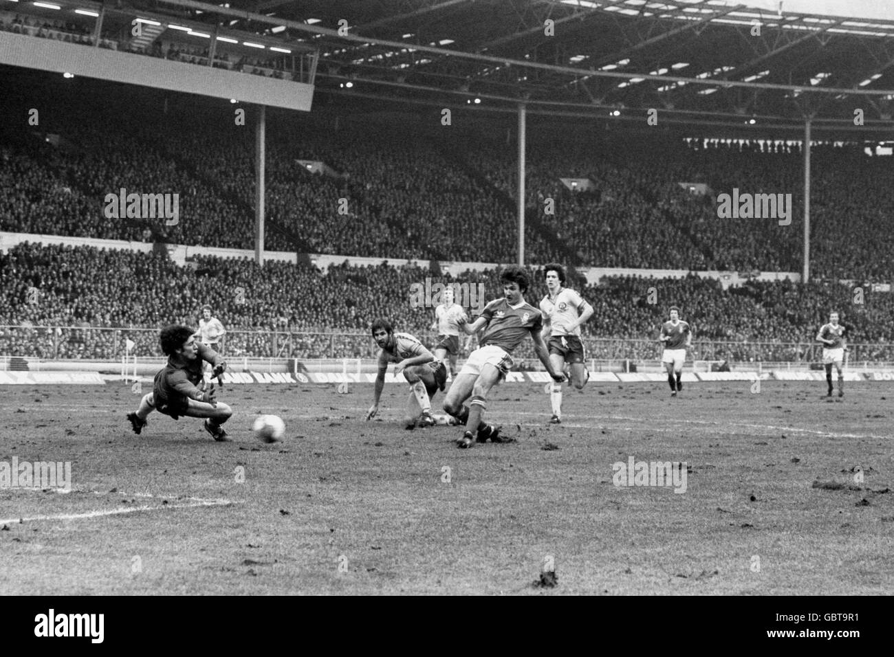 Nottingham Forest's Garry Birtles (third l) slides the ball past Southampton goalkeeper Terry Gennoe (l) to score his, and his team's, second goal as Southampton's Chris Nicholl (second l) looks on Stock Photo