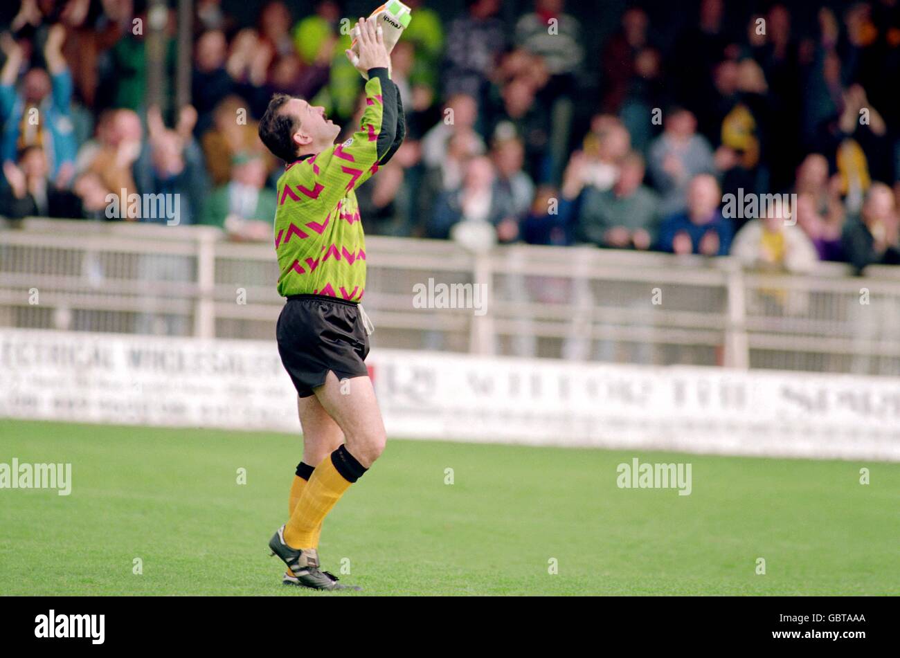 BARNET PLAYER/MANAGER GARY PHILLIPS CELEBRATES AS HIS TEAM AVOID TEN ...