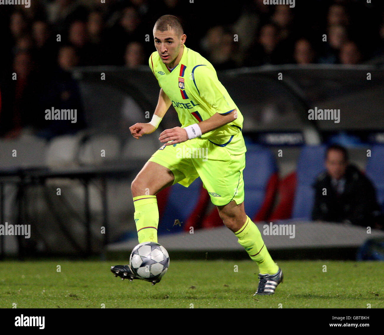 Soccer - UEFA Champions League - Group F - Olympique Lyonnais v Steaua  Bucuresti - Municipal Stade De Gerland Stock Photo - Alamy